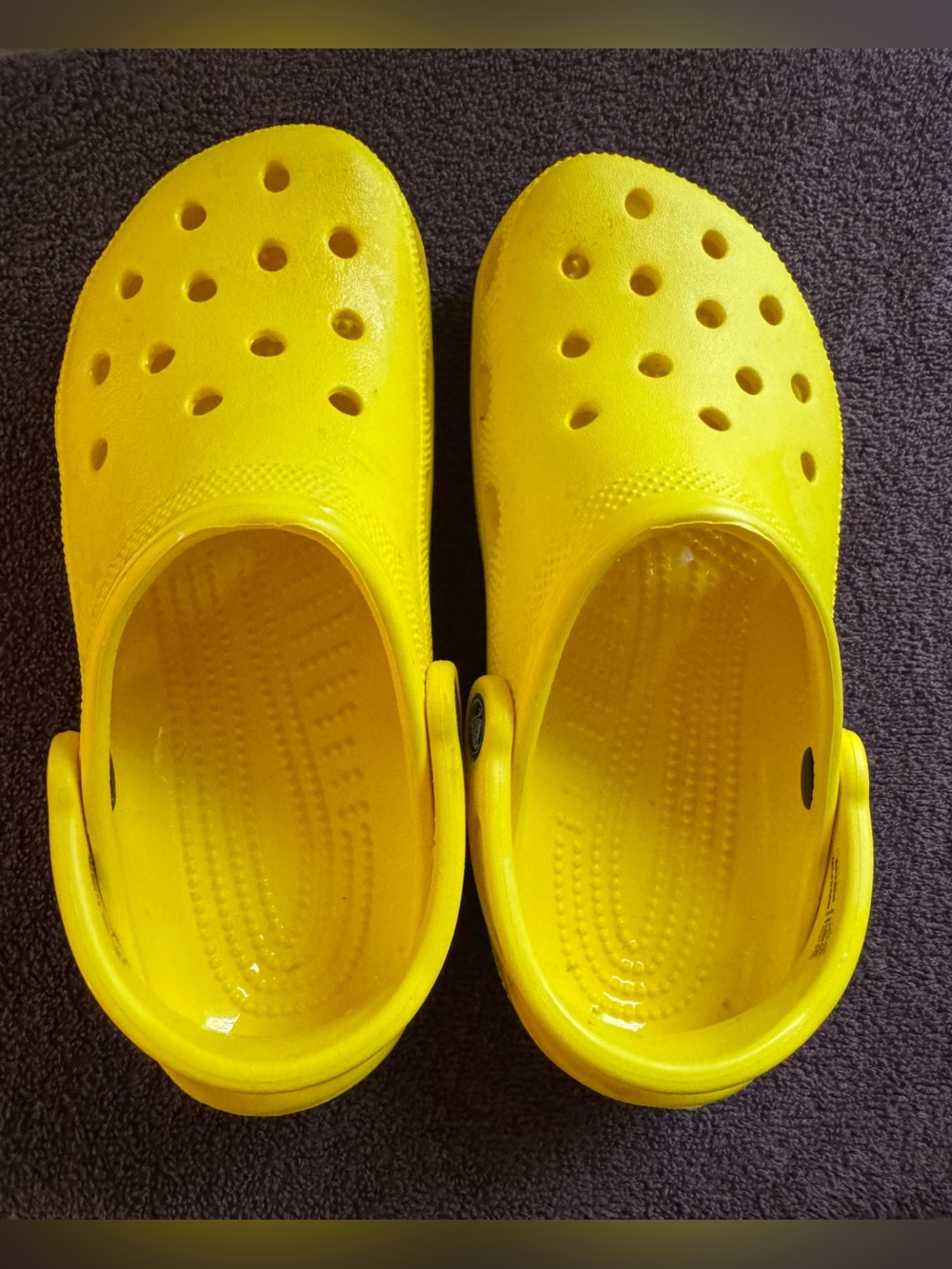 CROCS Classic Clogs - Yellow - MEN’S SIZE 5/WOMEN’S SIZE 7.